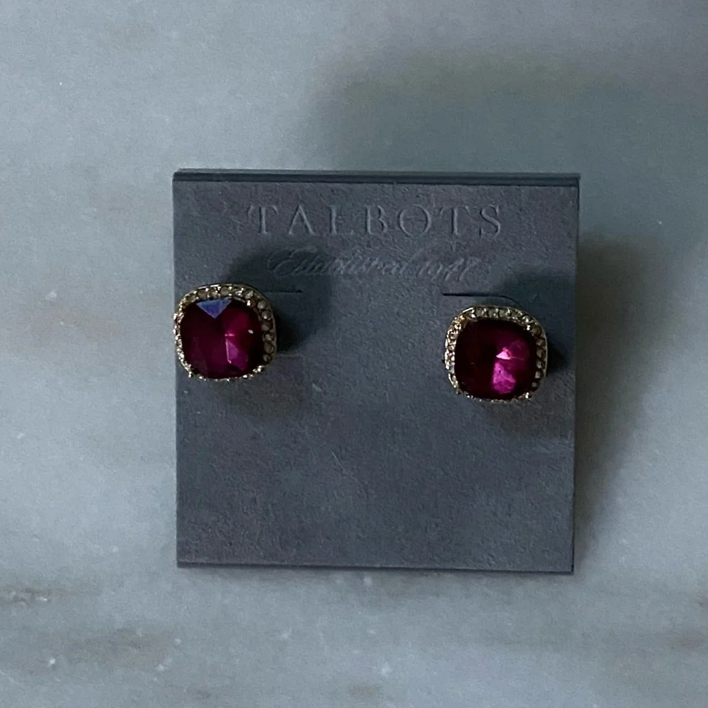 TALBOTS Gorgeous Cushion Cut Dark Pink Halo Sparkle Setting Gold Stud Ea…